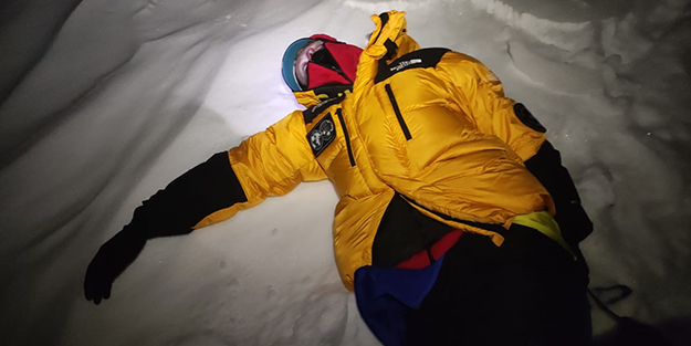 Ağrı Dağı'na tırmanan Ukraynalı turist ölümden döndü