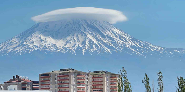 Ağrı Dağı’nda kartpostallık görüntü meydana geldi!