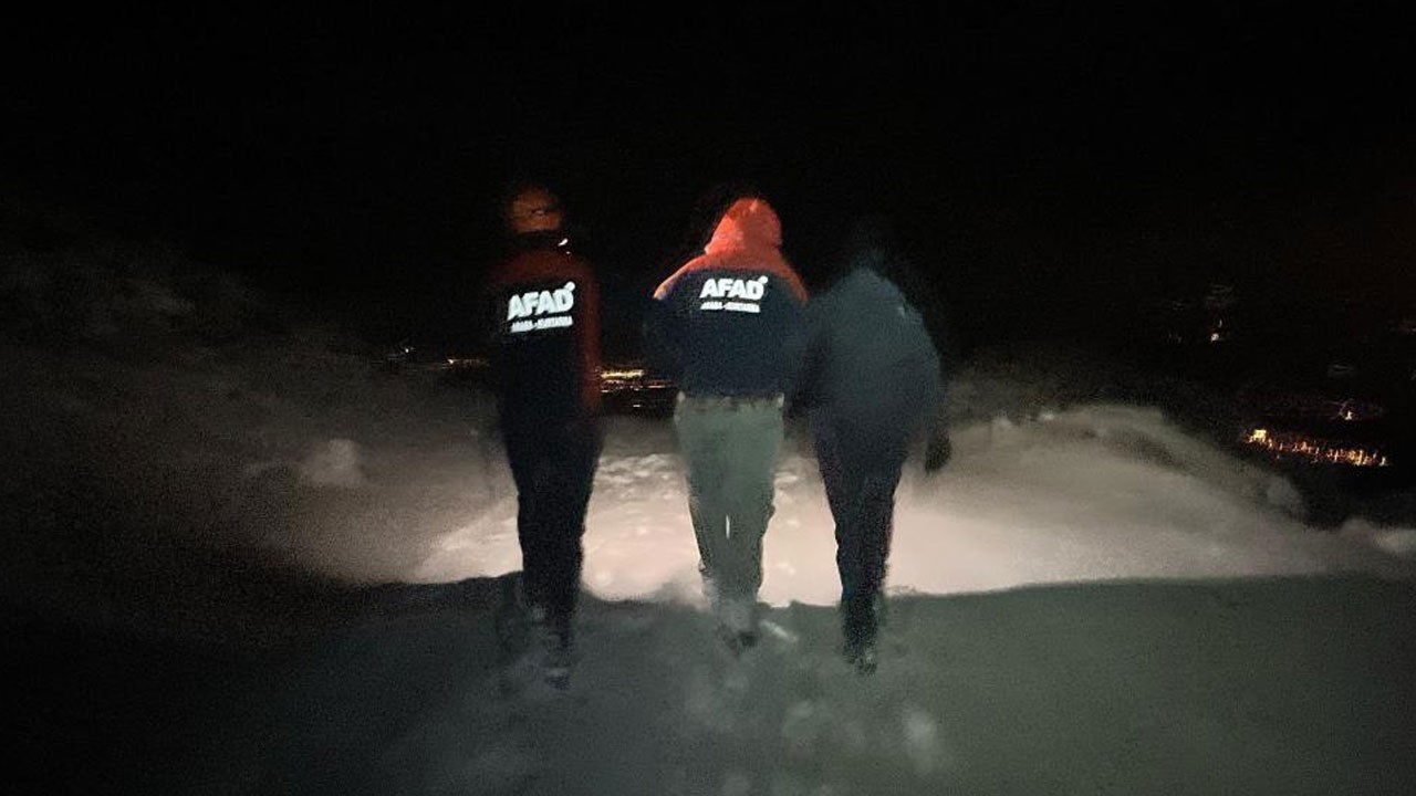 Ağrı Dağı’nda mahsur kalan şahsı AFAD kurtardı
