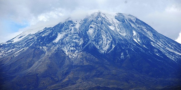 Ağrı Dağı'nda şaşırtan yağış