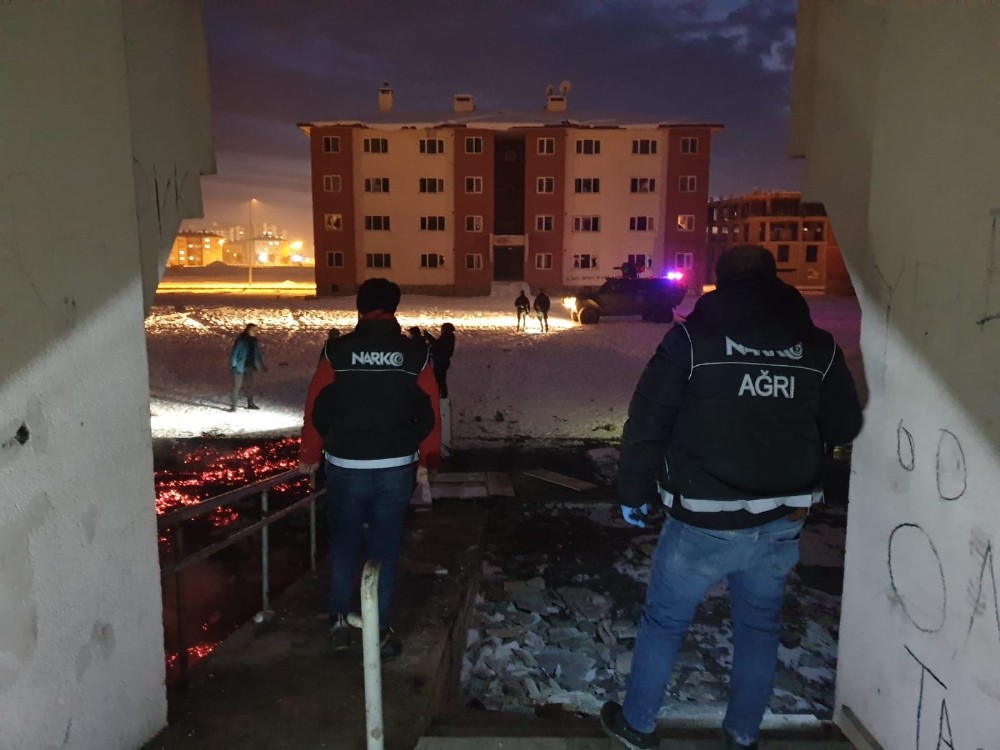 Ağrı emniyetinden gece uygulaması 