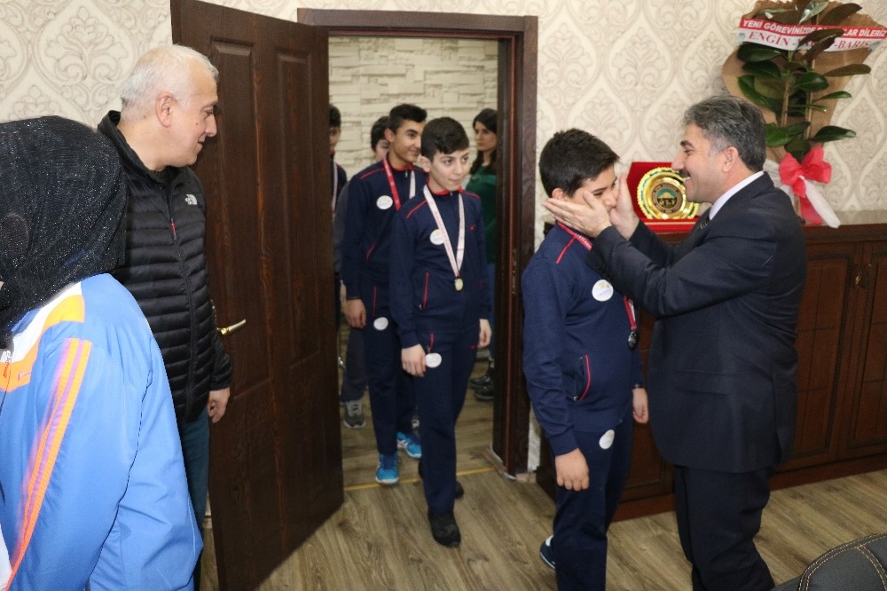 Ağrı Erkek Badminton takımı yarı finalde 