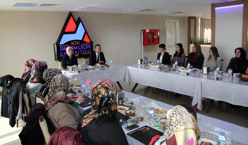 Ağrı Milli Eğitim Müdürü Tekin, Kadınlar Günü’nü Kutladı 