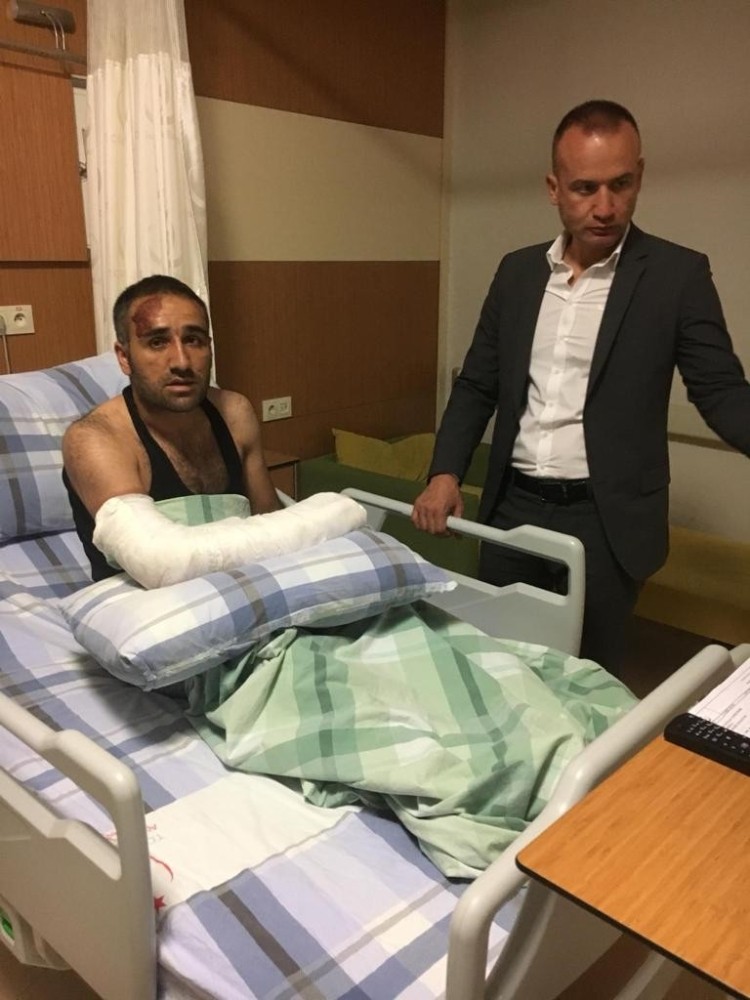 Ağrı Milli Eğitim Müdürü Tekin, kaza geçiren okul yöneticisini ziyaret etti 