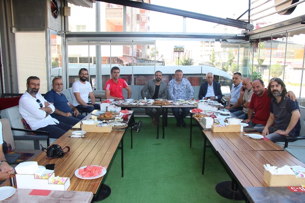 Ağrı Spor yöneticileri, basın mensuplarıyla bir araya geldi 