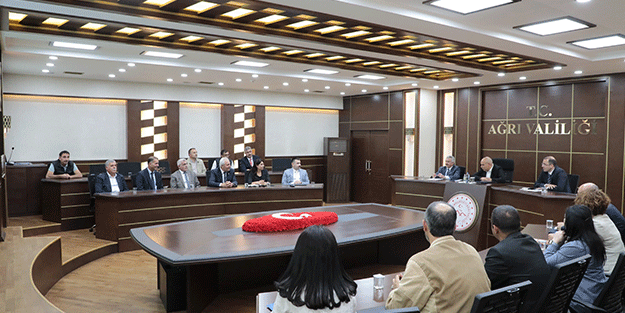 Ağrı Valisi Mustafa Koç, çevre hizmetleri birliği toplantısına katıldı