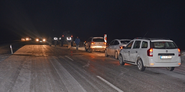 Ağrı'da askeri araçların geçişi sırasında kaza