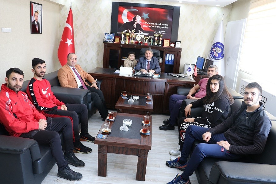 Ağrı’da başarılı sporcular Gençlik ve Spor İl Müdürünü ziyaret etti 
