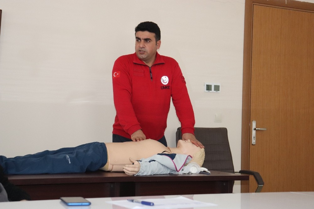 Ağrı’da basın mensuplarına ilk yardım eğitimi verildi 
