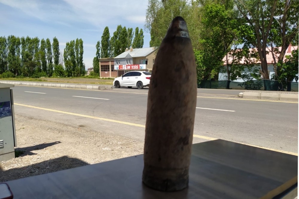 Ağrı’da bir bahçede tank topu mermisi bulundu 