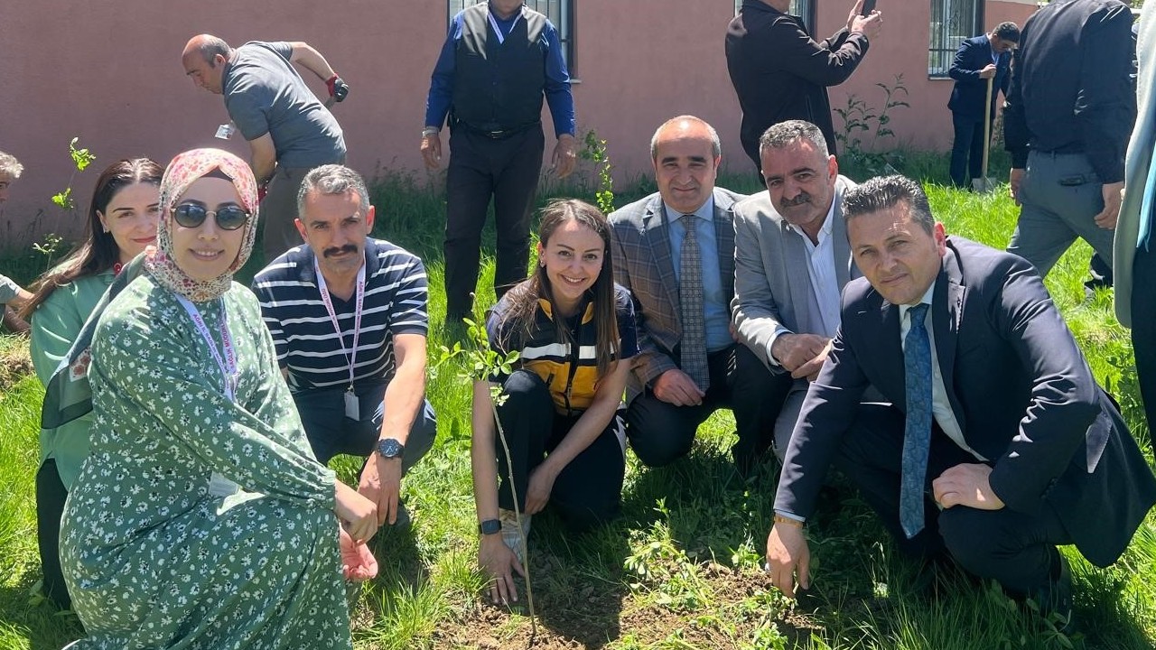 Ağrı’da cilt kanseri farkındalığı için fidan dikildi