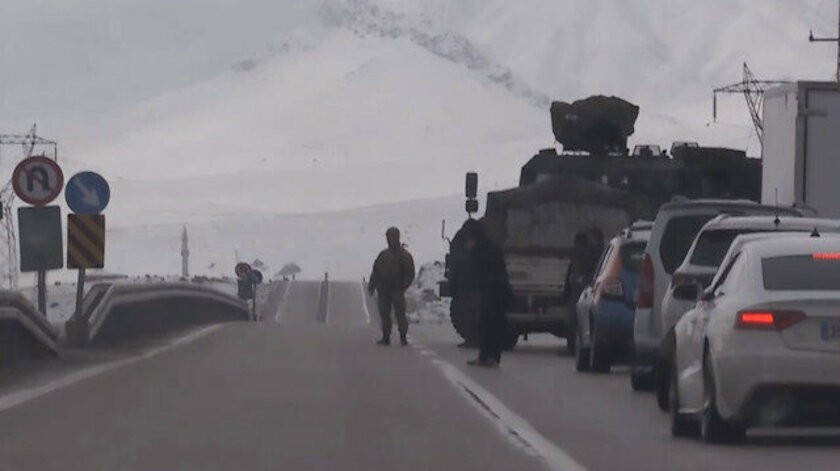 Ağrı'da Gümrük Müdürlüğü aracına roketli saldırı