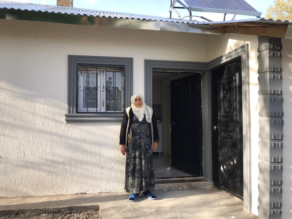 Ağrı’da hayırsever vatandaşlar kimsesiz kadına umut oldu 