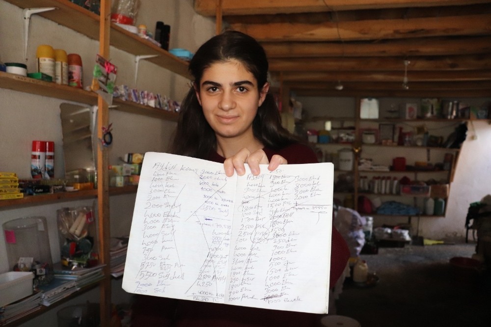 Ağrı’da hayırseverler 3 bakkalın veresiye defterini satın aldı 