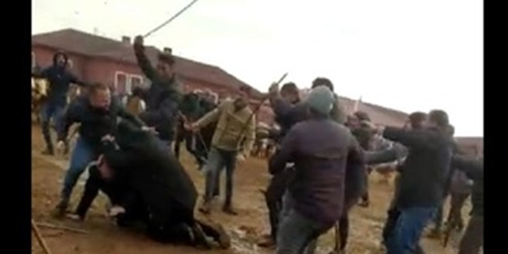 Ağrı'da hayvan pazarında çıkan öldüresiye kavgada 4 kişi...