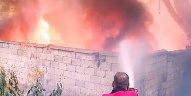 Hurdalık alanda çıkan yangın güçlükle söndürüldü