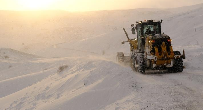 Ağrı’da kar boyu bir metreyi aştı! 110 köye ulaşım kesildi: İşte yol açma çalışmalarında son durum
