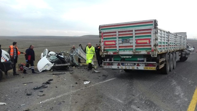 Ağrı’da korkunç kaza: 1'i bebek 4 ölü, 1 yaralı