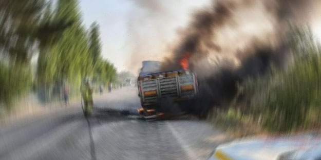 Ağrı'da lastiği patlayan tır alev aldı