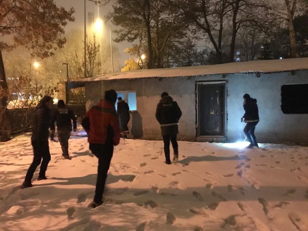 Ağrı’da narkotik madde arama köpeği ile uyuşturucu araması 