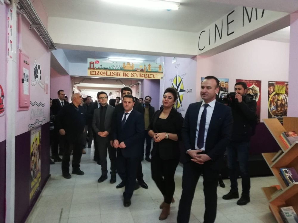 Ağrı’da öğrenciler İngilizceyi uygulamalı olarak öğreniyor 