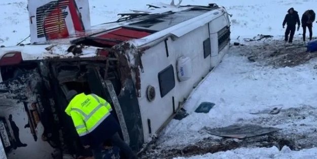 Ağrı'da otobüs devrildi: Çok sayıda yaralı var!