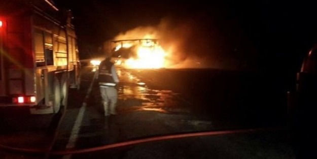 Ağrı'da PKK dehşeti! Yol kesip araç yaktılar