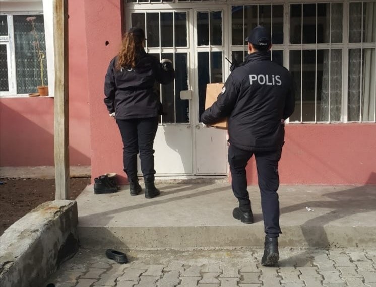 Ağrı’da polis vefa görevinde 