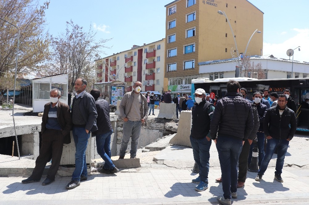 Ağrı’da sosyal mesafe kuralı hiçe sayıldı 