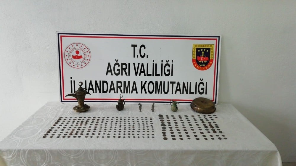 Ağrı’da tarihi eser kaçakçılarına operasyon 