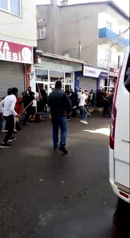 Ağrı’da taşlı sopalı kavga 