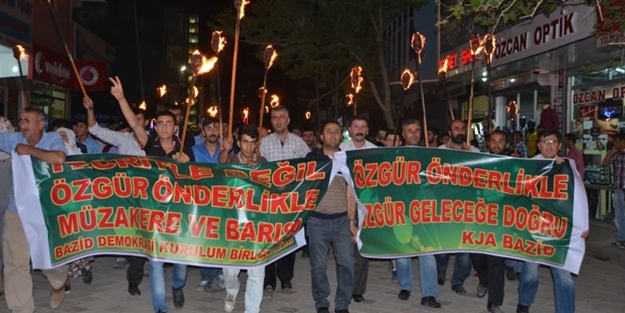 Ağrı'da Abdullah Öcalan için meşaleli yürüyüş