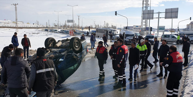 Ağrı'da TIR ile otomobilin çarpıştı: 1 ölü, 2 yaralı