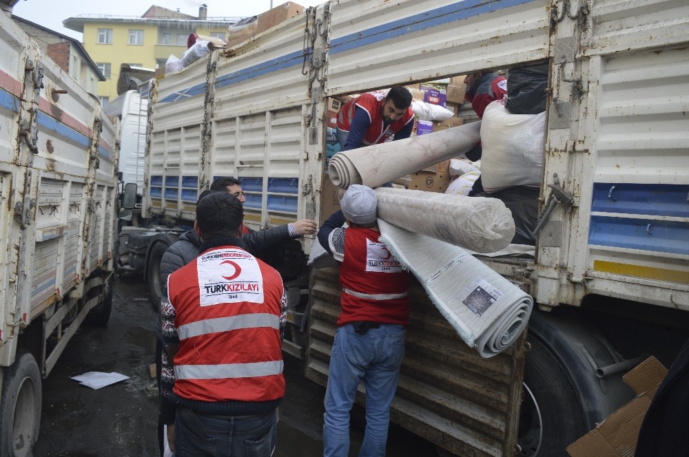 Ağrı’da toplanan yardımlar deprem bölgesine gönderildi 