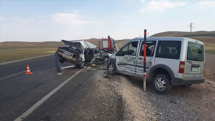 Ağrı'da trafik kazası: 2 kişi öldü, 4 kişi yaralandı