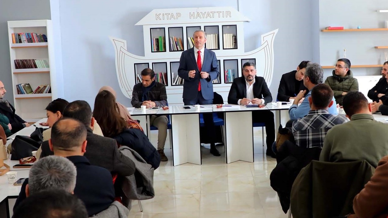 Ağrı’da "Türkiye Yüzyılı Maarif Modeli" için eğitici öğretmenlerle toplantı düzenlendi