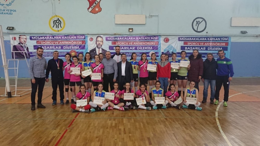 Ağrı’da yıldızlar voleybol grup müsabakaları sona erdi 