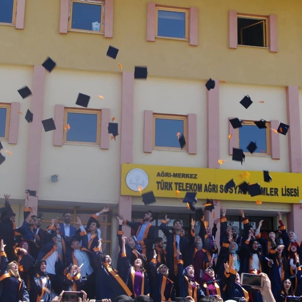 Ağrı’daki başarılı lisede 21 öğrenci Hukuk Fakültesini kazandı 