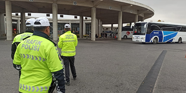 Ağrı'daki kaza sonrası trafik ekipleri harekete geçti