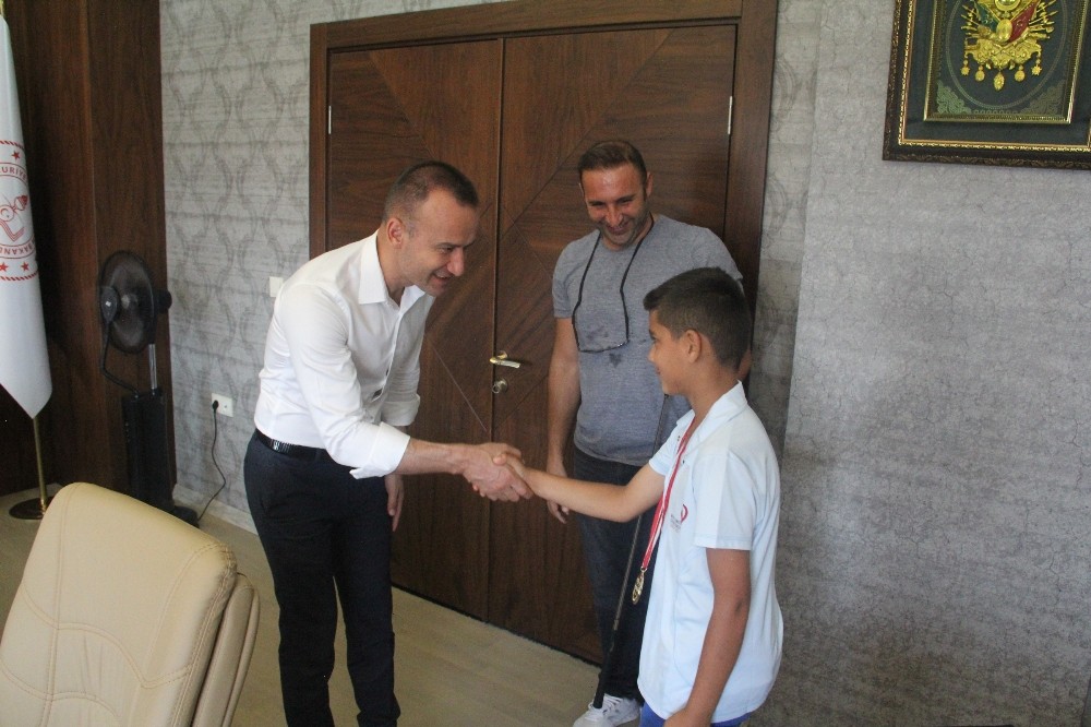 Ağrılı Başarılı Golf Sporculardan Tekin’e Ziyaret 
