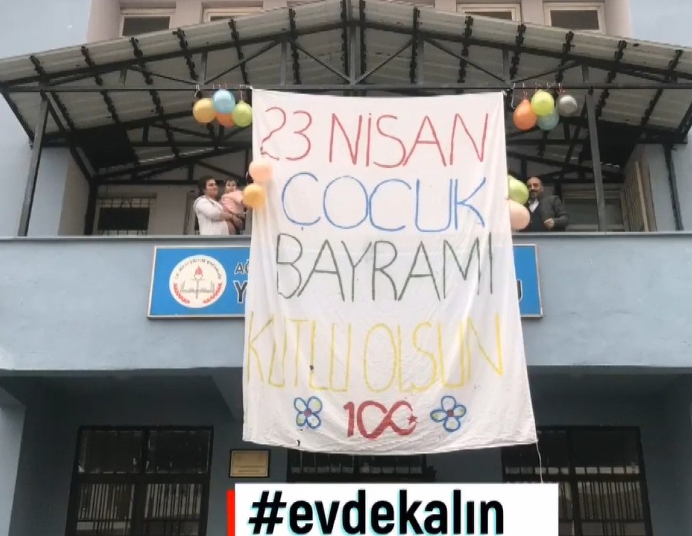 Ağrılı çocuklardan videolu 23 Nisan kutlaması 
