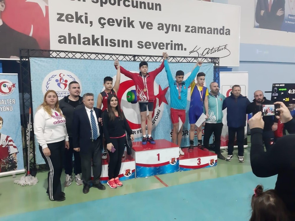 Ağrılı Halterci Batuhan Akbaş Türkiye Şampiyonu oldu 