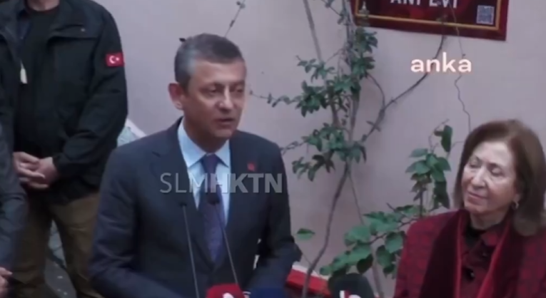 Ağzından çıkanı kulağı duymuyor! Bu nasıl İsmet İnönü seviciliği Özgür Özel