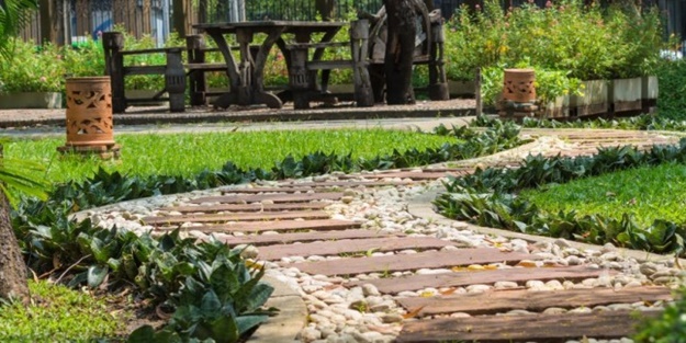 ‘Ah bir bahçem olsa’