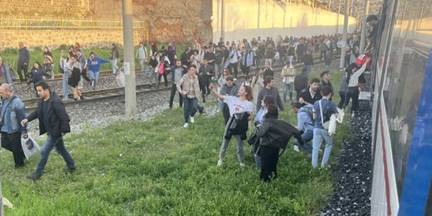 Ah İzmir Ah! İzban arıza yaptı İzmirli yine perişan