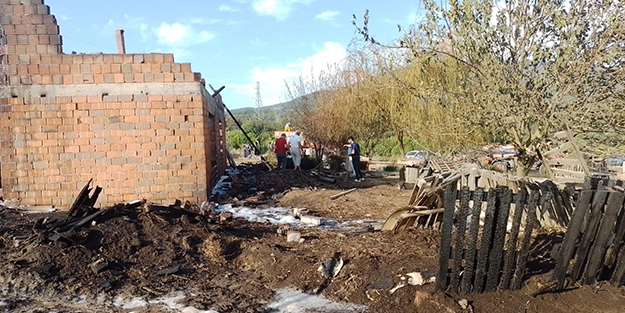 Ahır yangınında küçükbaş hayvanlar telef oldu