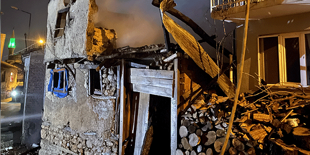 Ahırda çıkan yangında 10 büyükbaş hayvan telef oldu