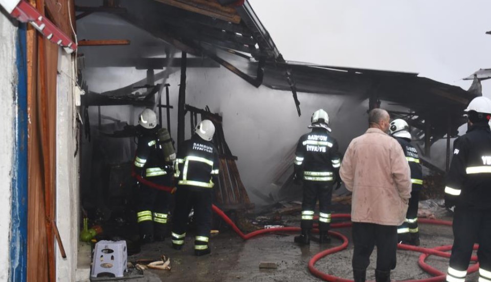 Ahırda yangın! Felaket yaşandı...