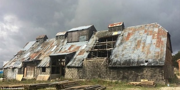 Ahırı eve dönüştürdü!