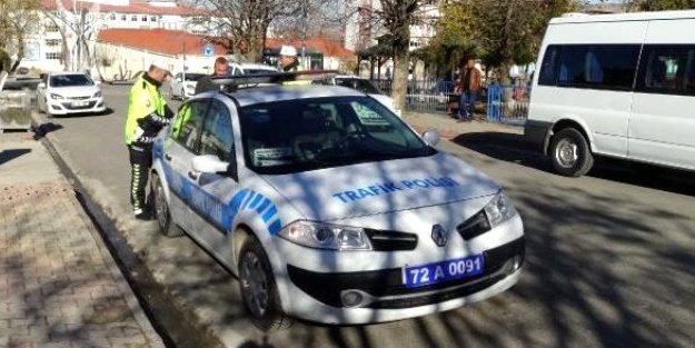 Ahlaklı polis alkış topladı! Bakın kime ceza yazdı